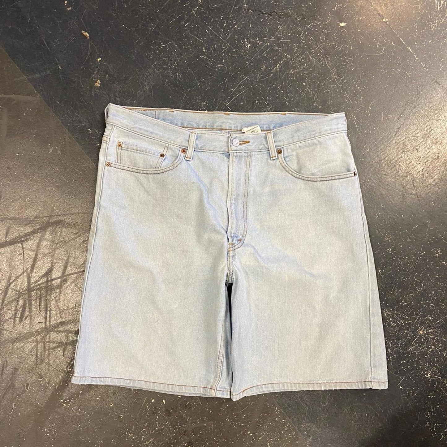 Vintage Light Wash Levi 550 Jorts - 38