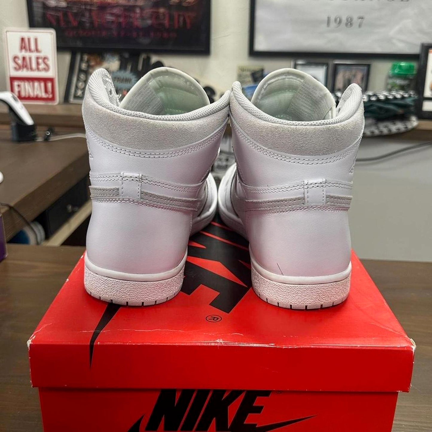 Nike Neutral Grey Jordan 1 High - 11M