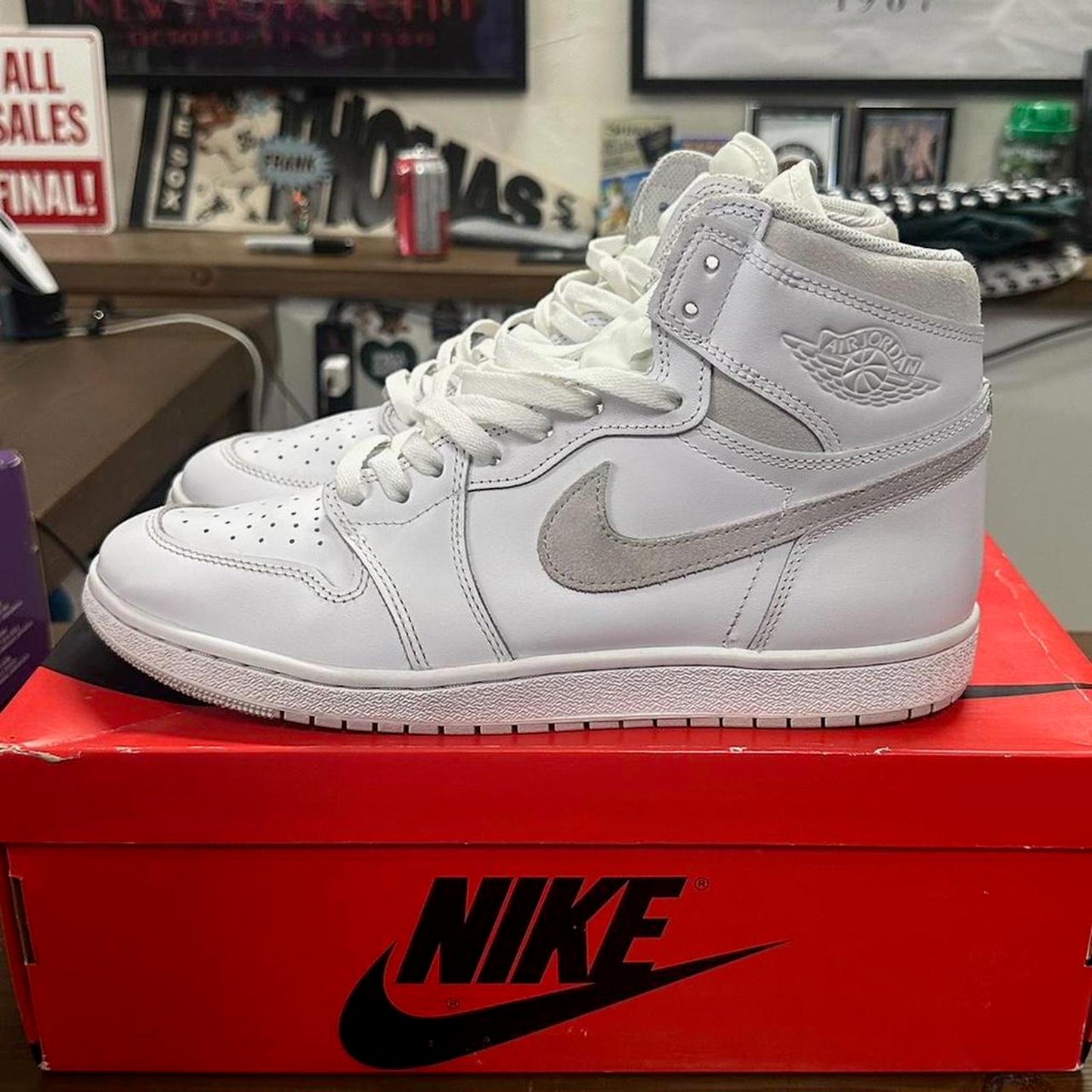 Nike Neutral Grey Jordan 1 High - 11M