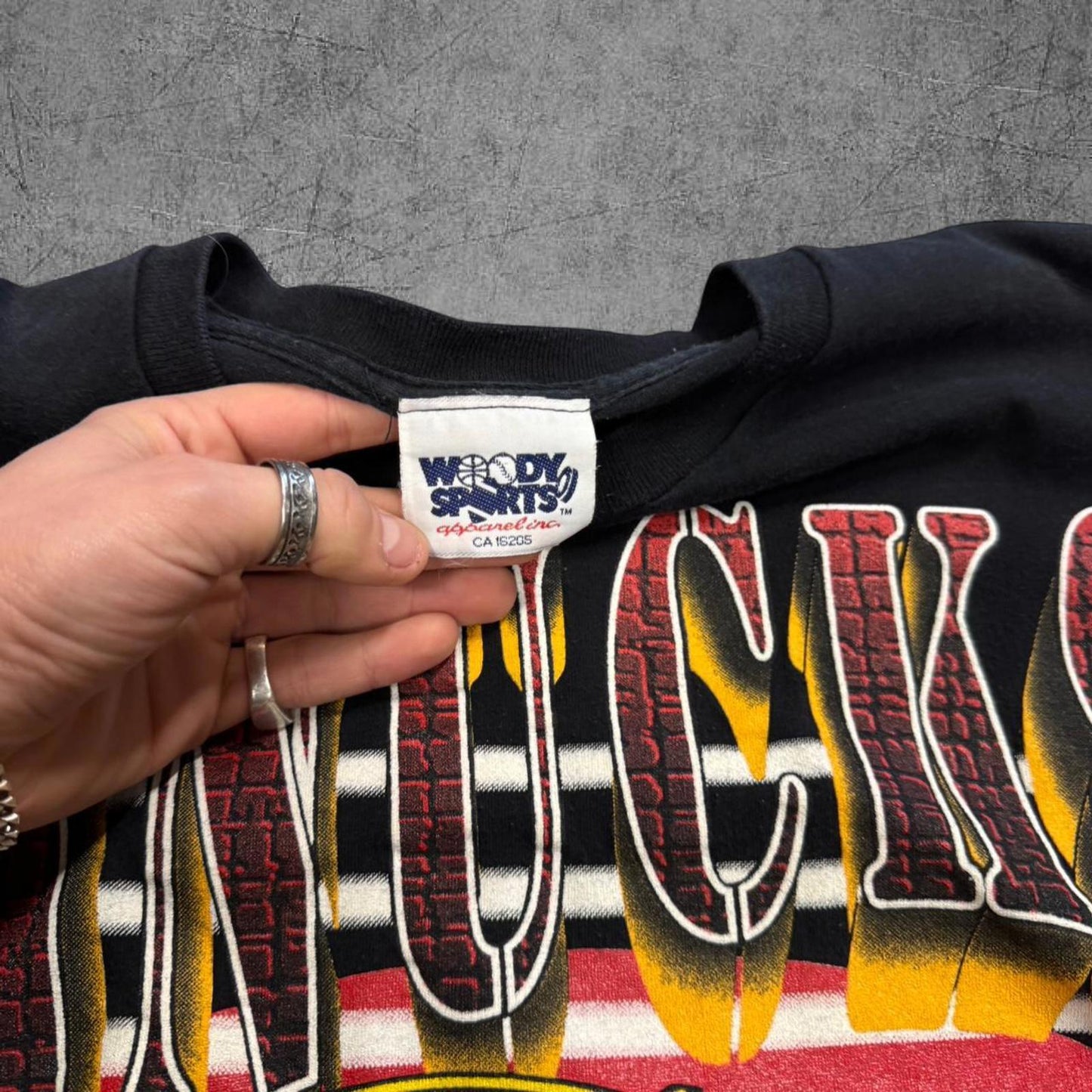 Vintage 90s Canucks Skate Logo NHL Tee - L