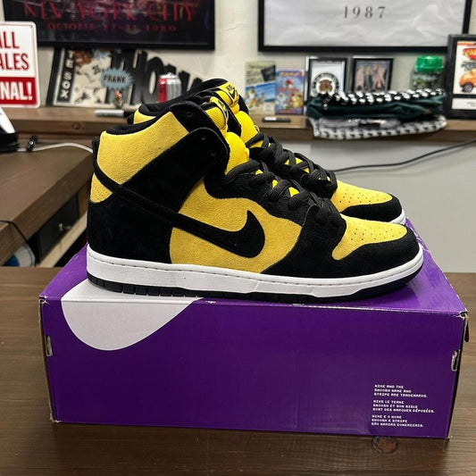 Deadstock Nike SB Dunk High Goldenrod - 10.5M