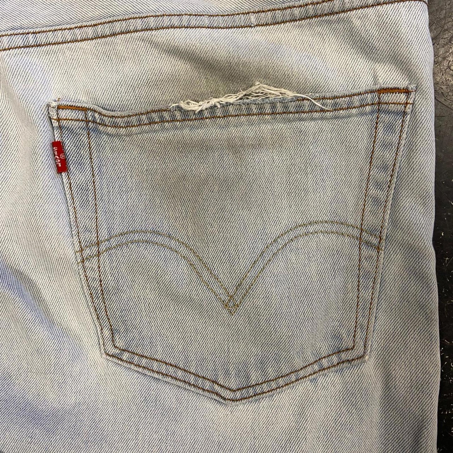 Vintage Light Wash Levi 550 Jorts - 38