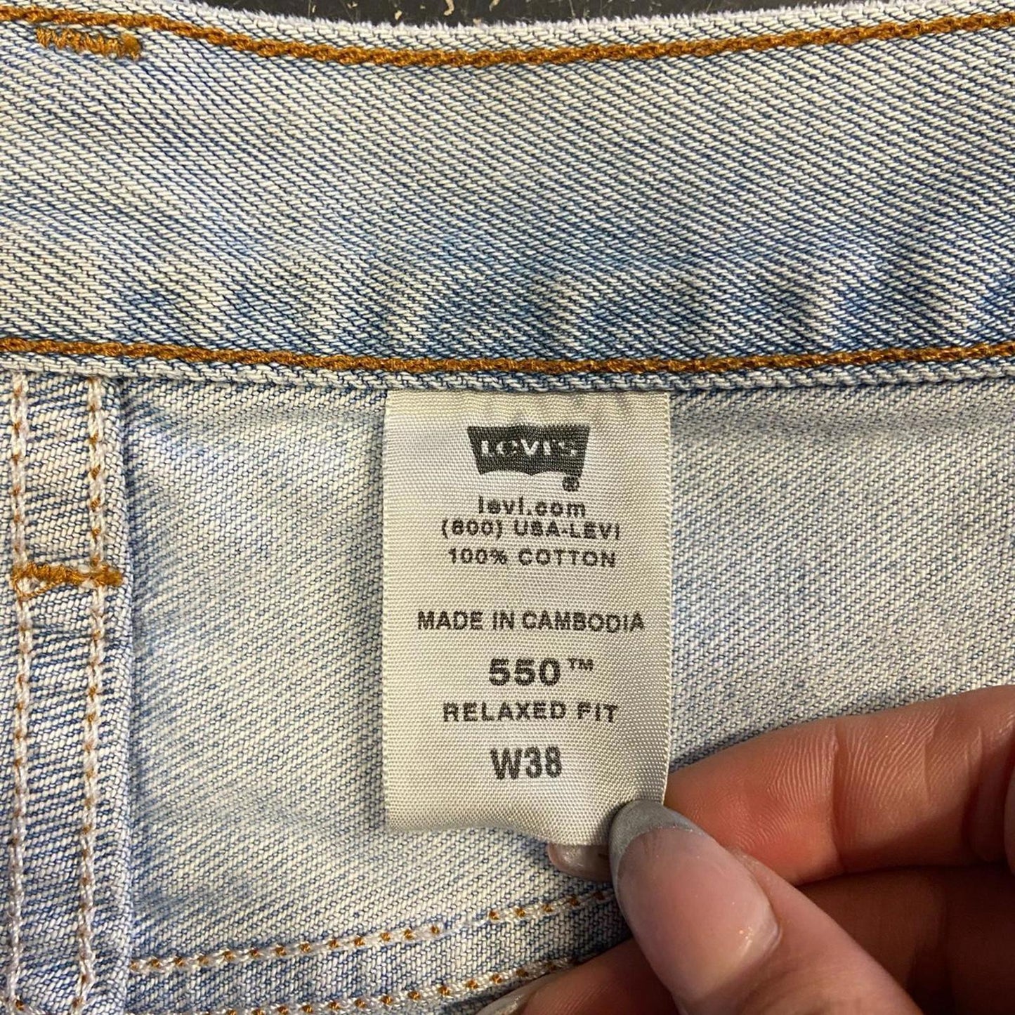 Vintage Light Wash Levi 550 Jorts - 38
