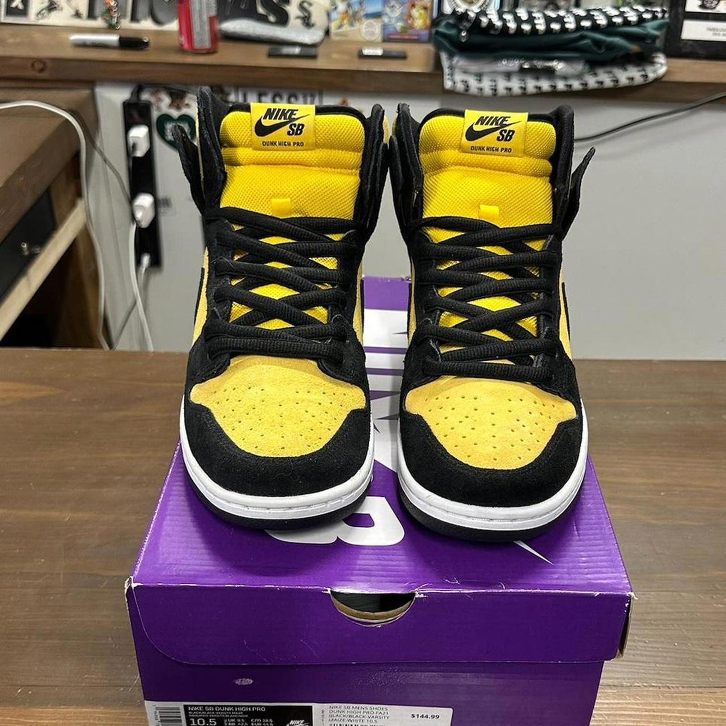 Deadstock Nike SB Dunk High Goldenrod - 10.5M