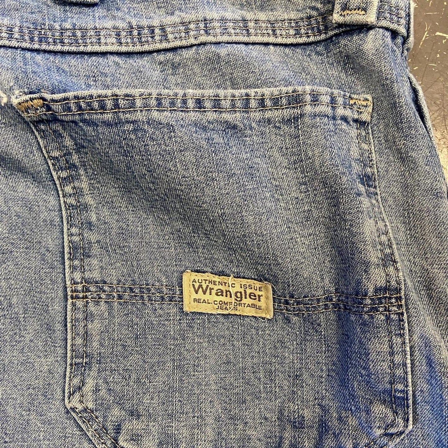 Faded Light Wash Wrangler Carpenter Jorts - 38