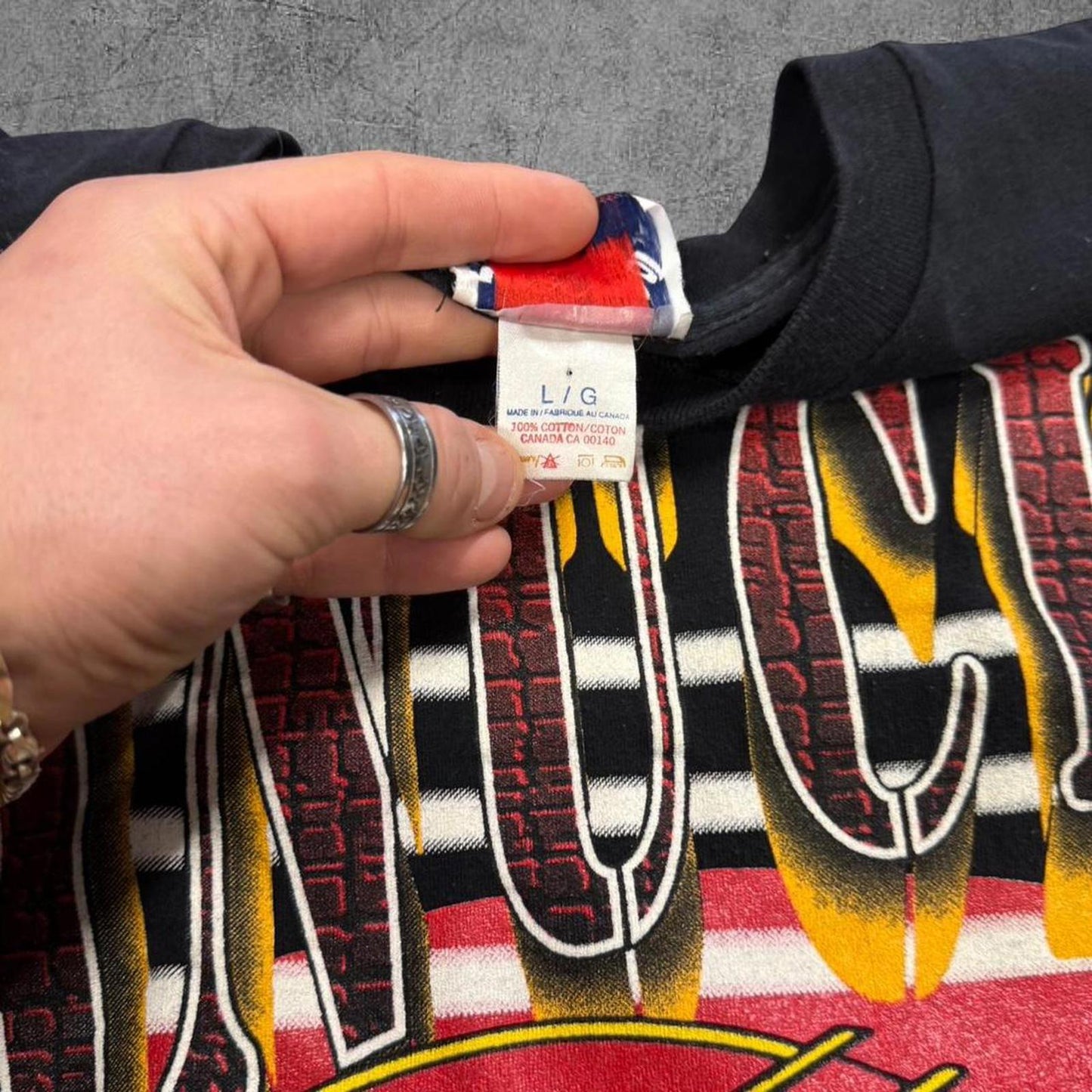 Vintage 90s Canucks Skate Logo NHL Tee - L