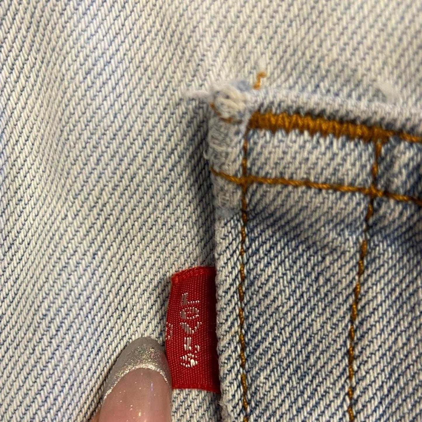 Vintage Light Wash Levi 550 Jorts - 38