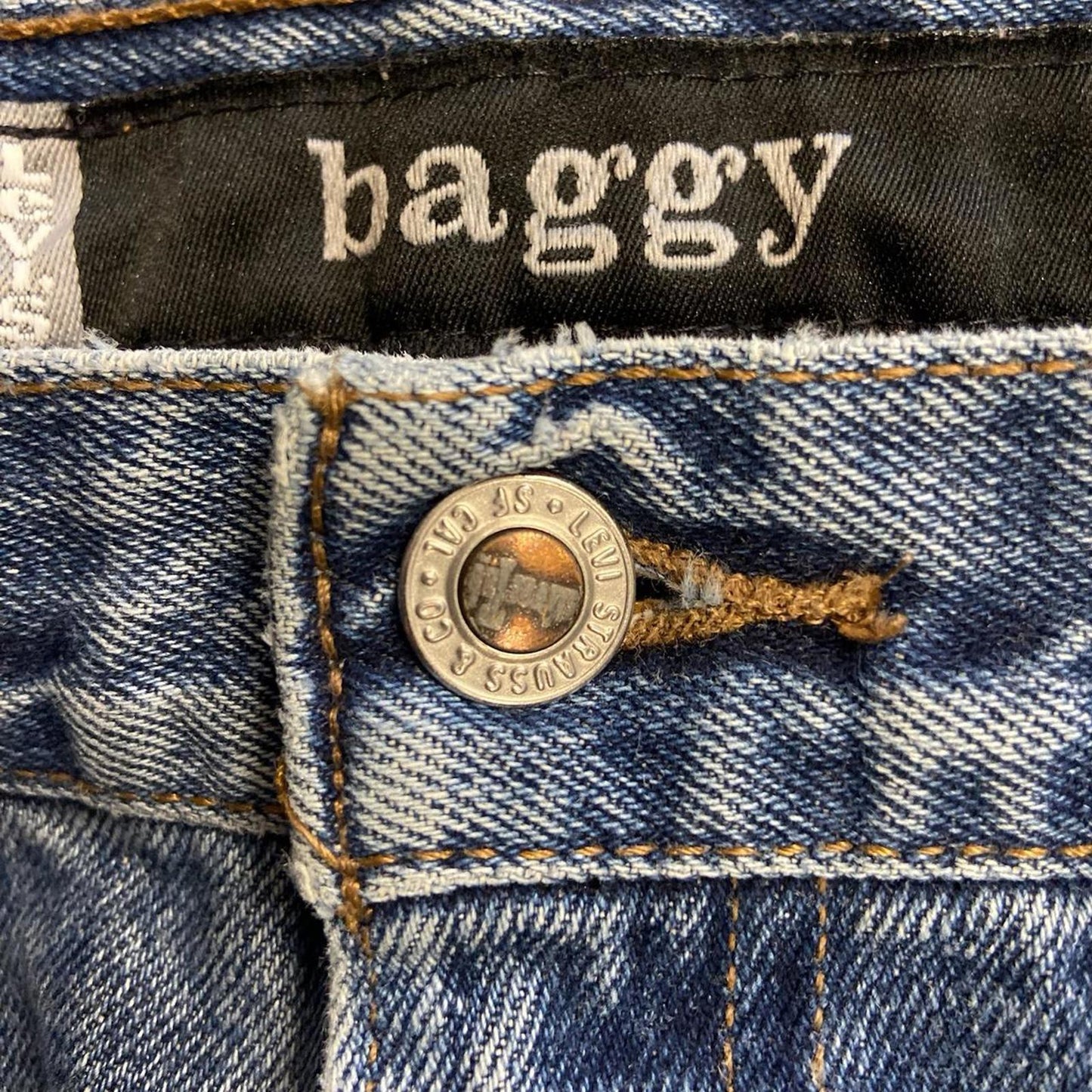 Vintage 90s Levi Baggy Silver Tab Jeans - 36