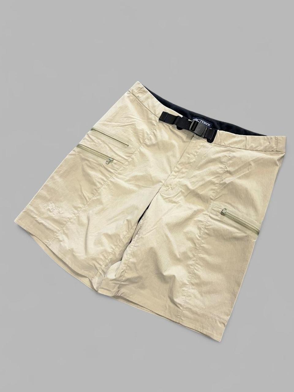 Arc’teryx Hiking Shorts - 32