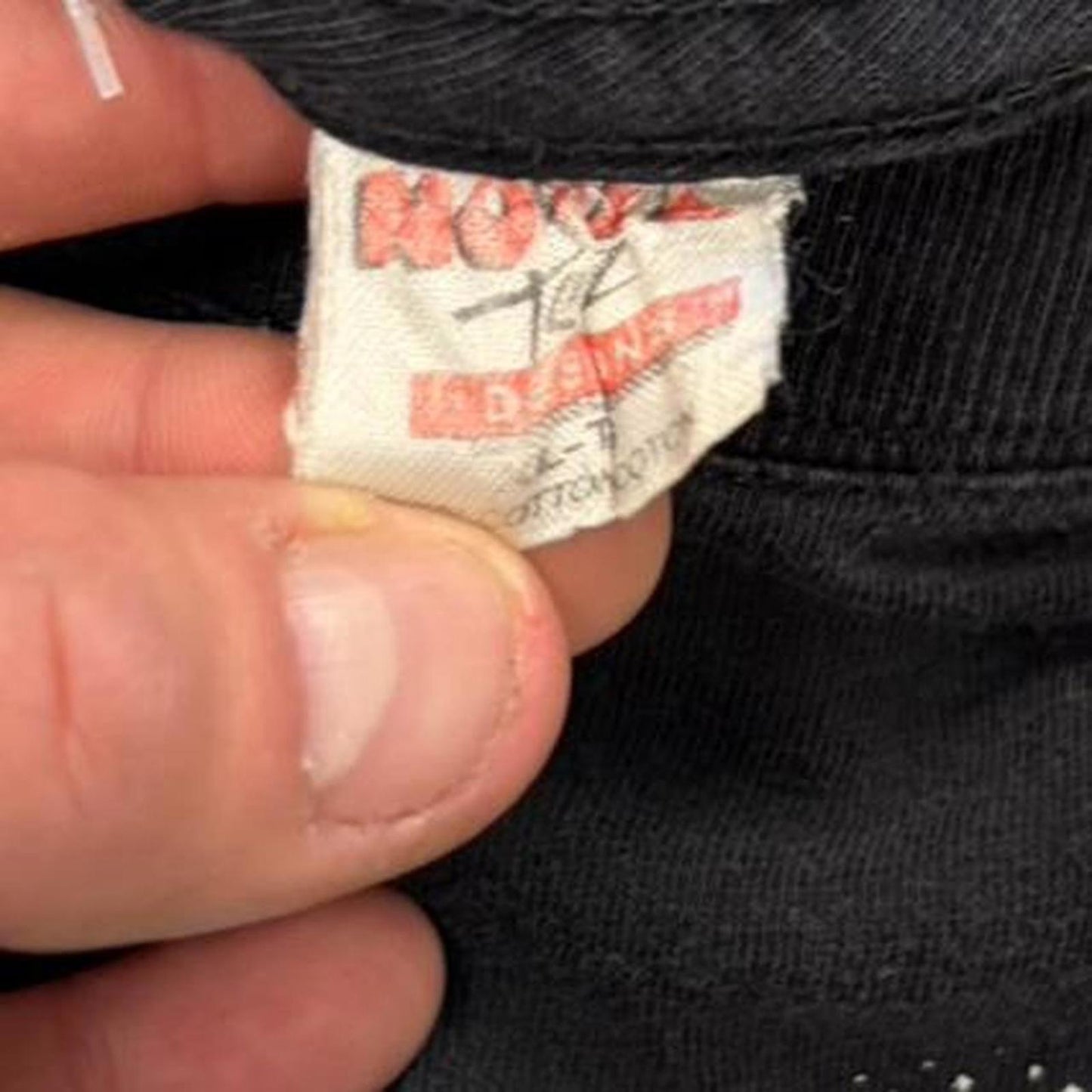 1996 Rough Tasmanian Devil Looney Tunes Tee - XL