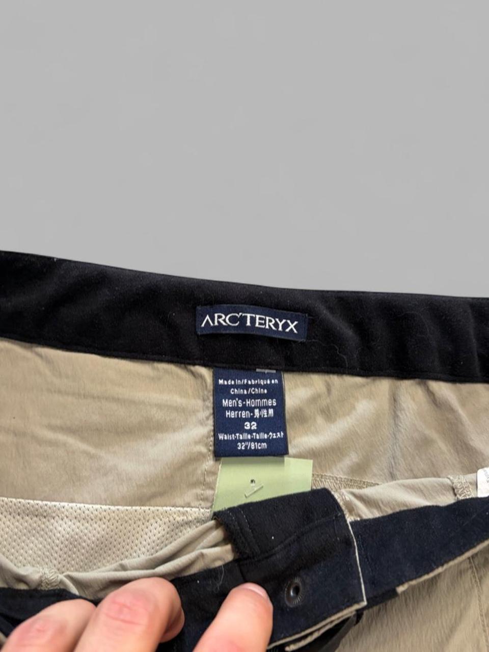 Arc’teryx Hiking Shorts - 32