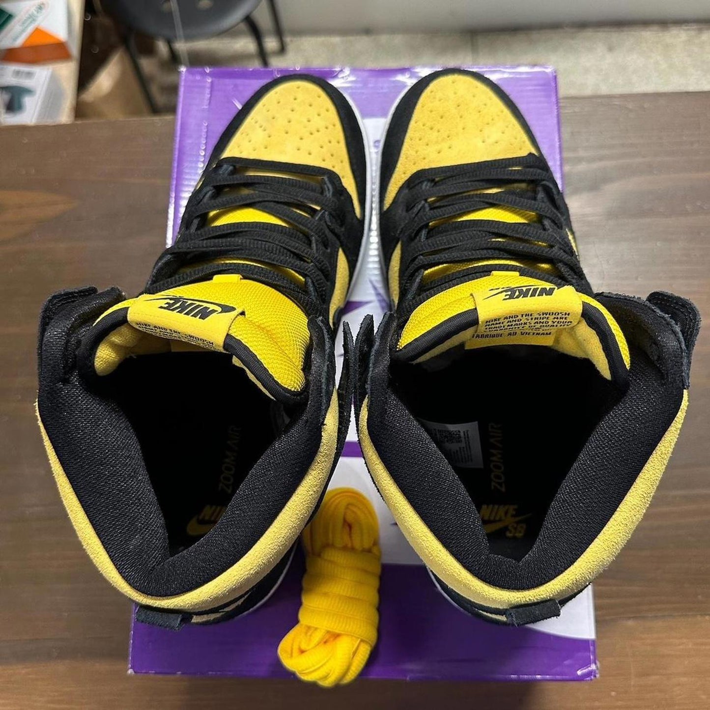 Deadstock Nike SB Dunk High Goldenrod - 10.5M