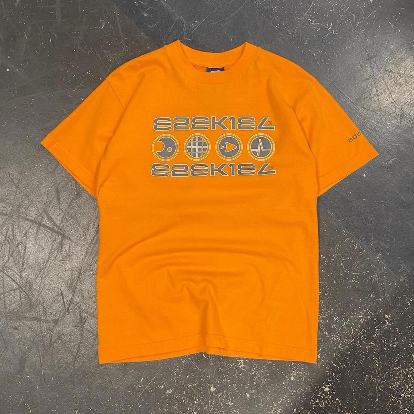 Y2K E2EK1EL Skater Tee - M