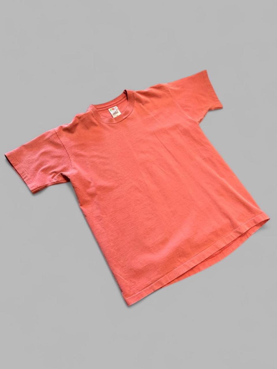 Vintage 90s Faded Red Blank Tee - L