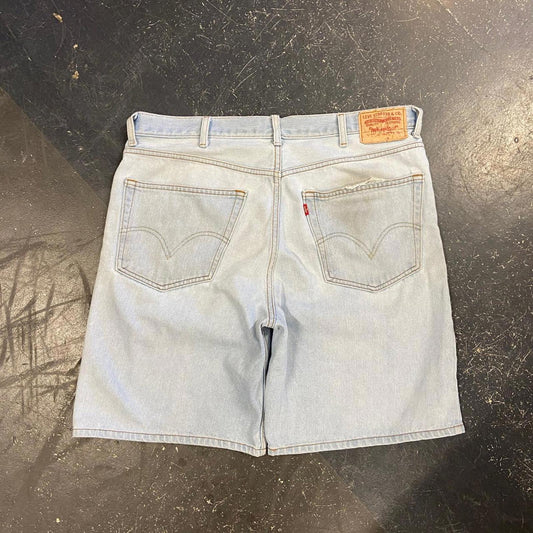 Vintage Light Wash Levi 550 Jorts - 38