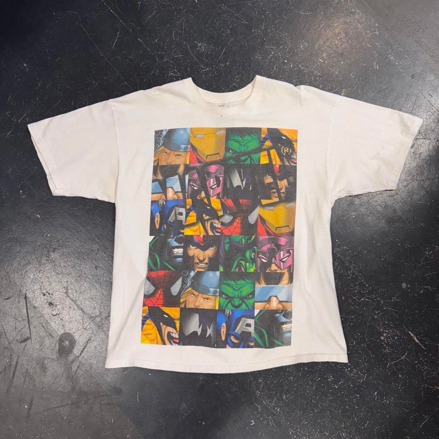 Vintage 90s Marvel Avengers Tee - XL