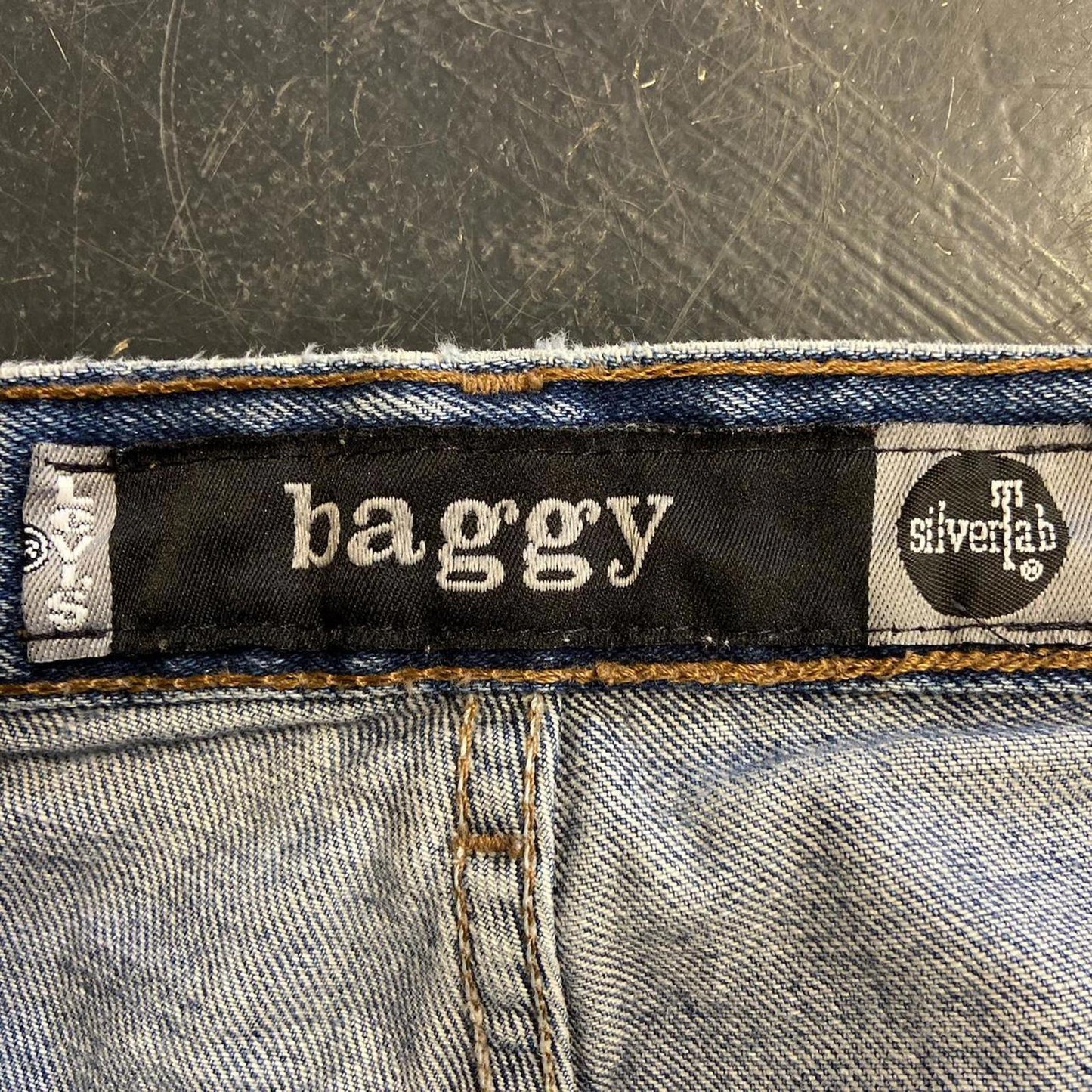 Vintage 90s Levi Baggy Silver Tab Jeans - 36